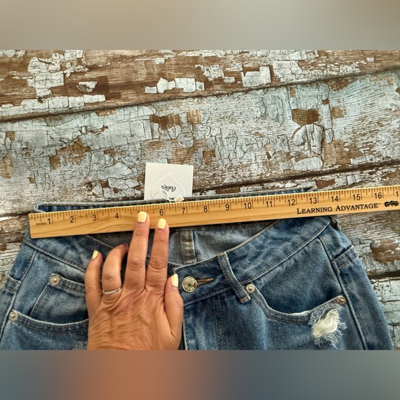 $189 BNWT Adika Light Blue Distressed Straight Leg Jeans - Picture 8 of 9